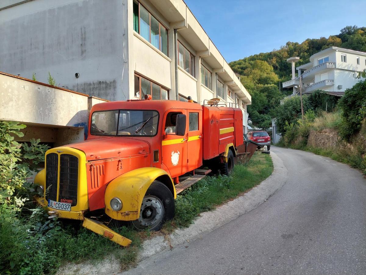 Pirate Backpackers Hostel Ulcinj Buitenkant foto