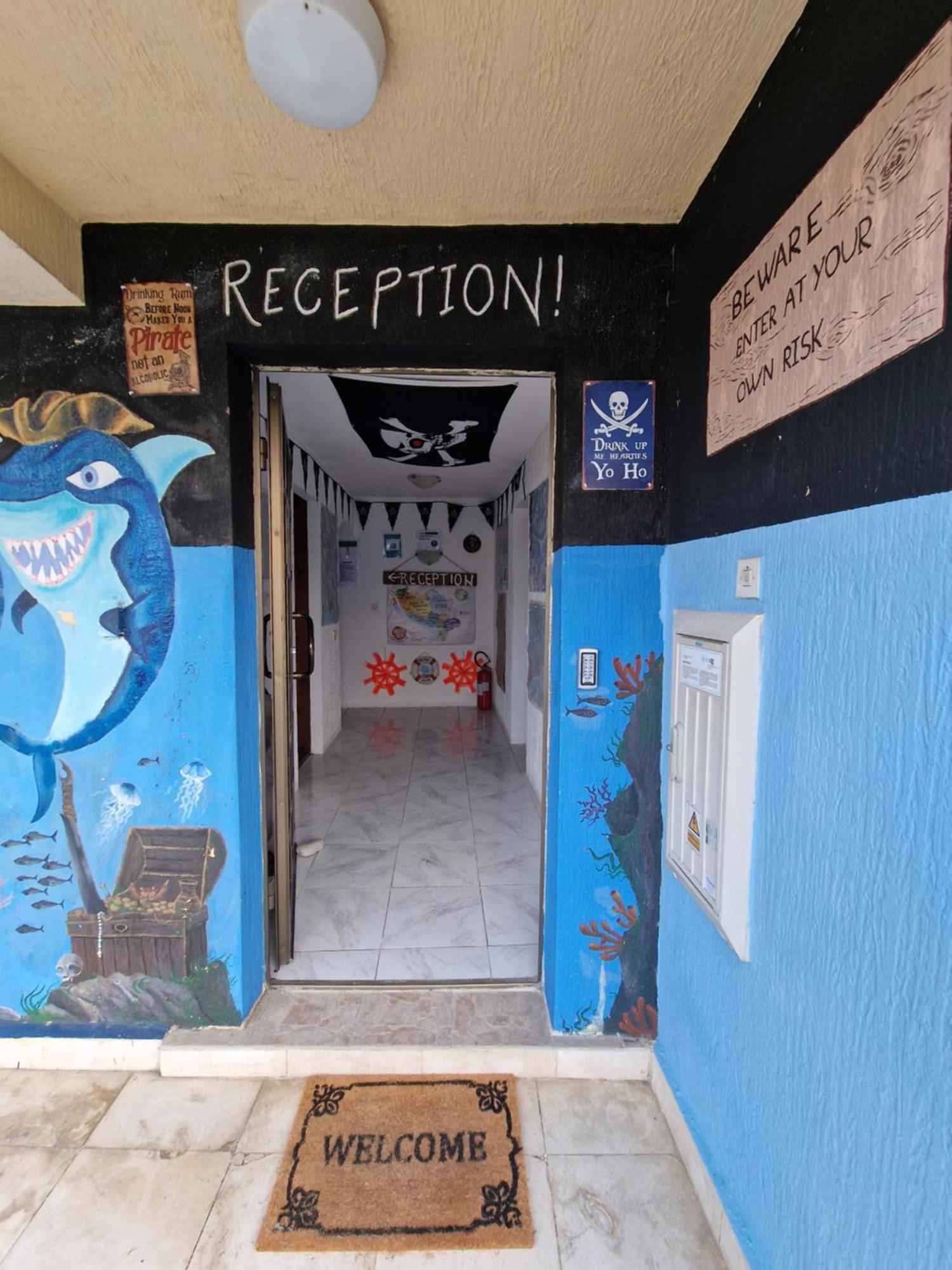 Pirate Backpackers Hostel Ulcinj Buitenkant foto