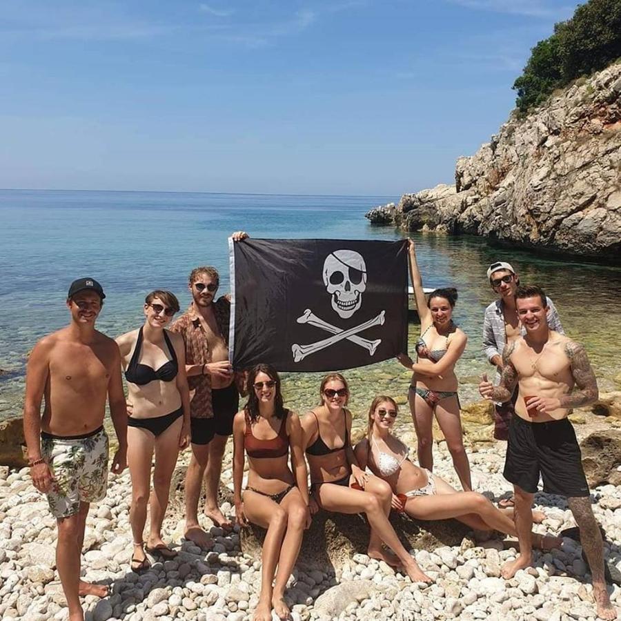 Pirate Backpackers Hostel Ulcinj Buitenkant foto